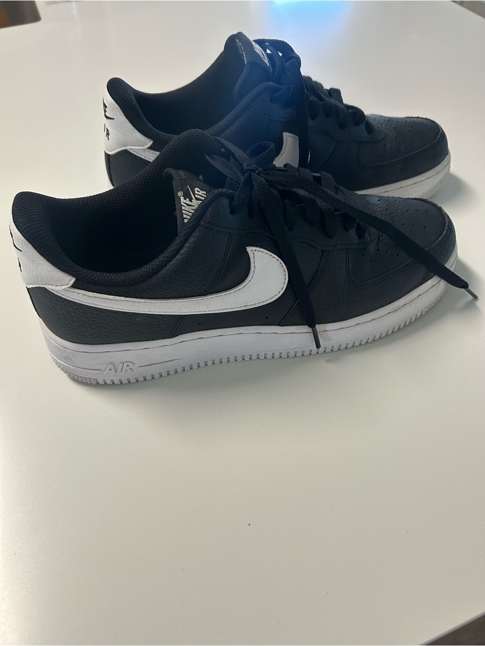 *Like New NIKE Air Force 1 Sneakers - Black/White